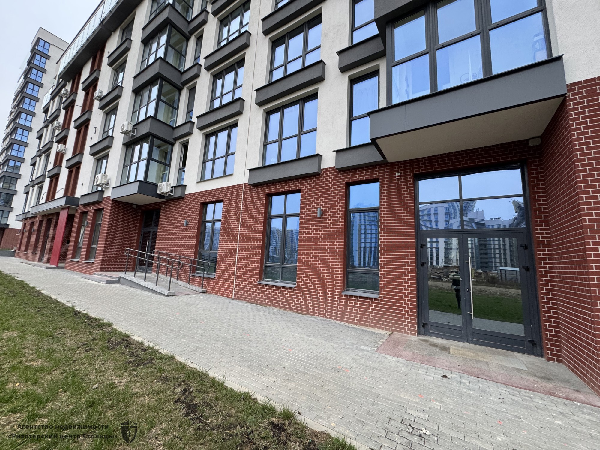 Аренда помещения комплекса «Минск-Мир» с высоким пешеходным трафиком — Минск, Октябрьский